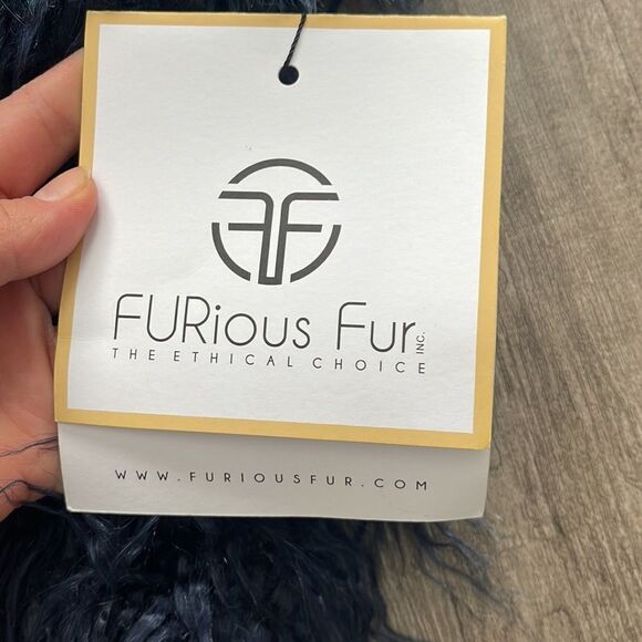 FURious Fur - The Ethical Choice
Shayna Skinny Faux Fur Scarf NEW - Picture 3 of 4